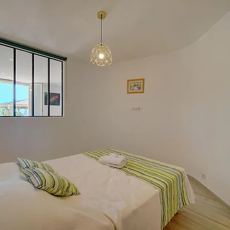 Lumineux 3 Pieces Renove Face Au Port L! A2b218 Apartment *